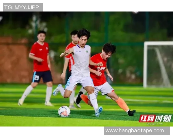 爱穿高筒袜的足球明星们展现独特个性与时尚魅力的赛场风采